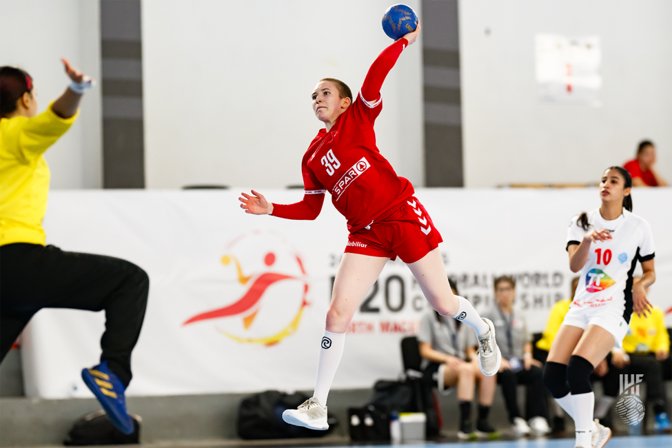 Switzerland player shooting