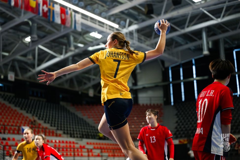 Sweden player shooting