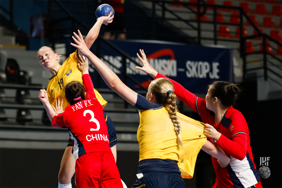 Sweden player shooting