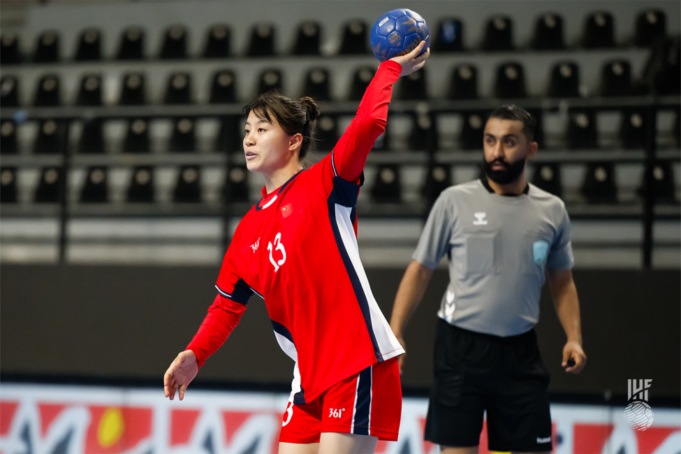 China player passing the ball