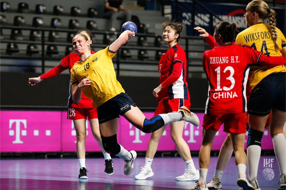 Sweden player shooting
