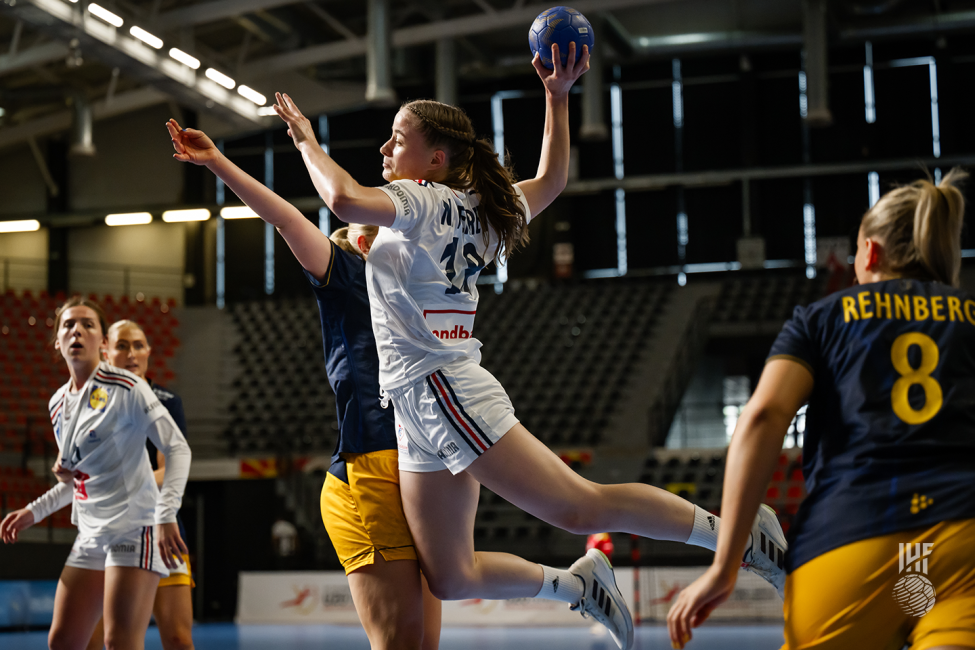 France player attacking