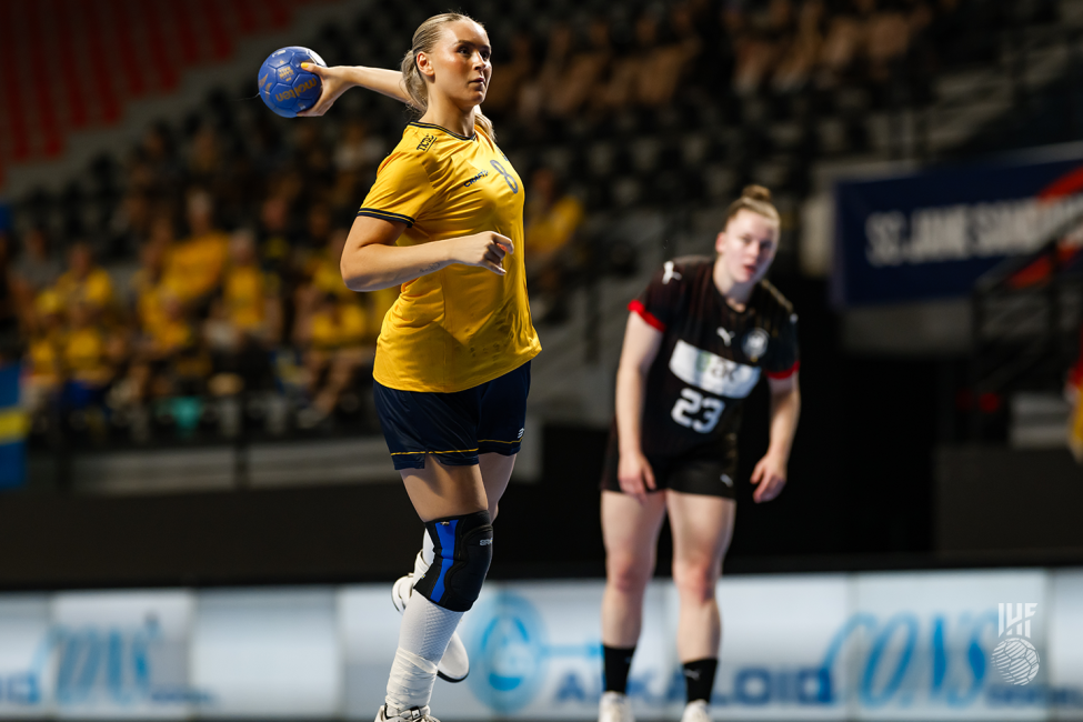 Sweden player shooting