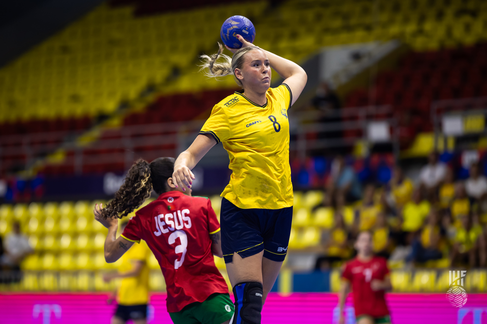 Sweden player shooting