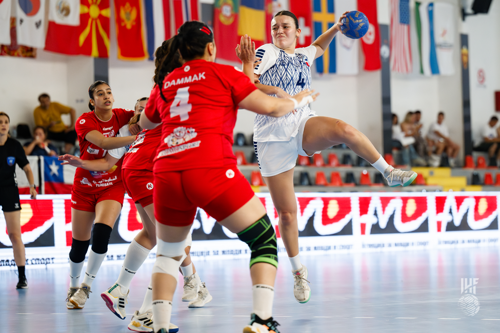 Chile player shooting