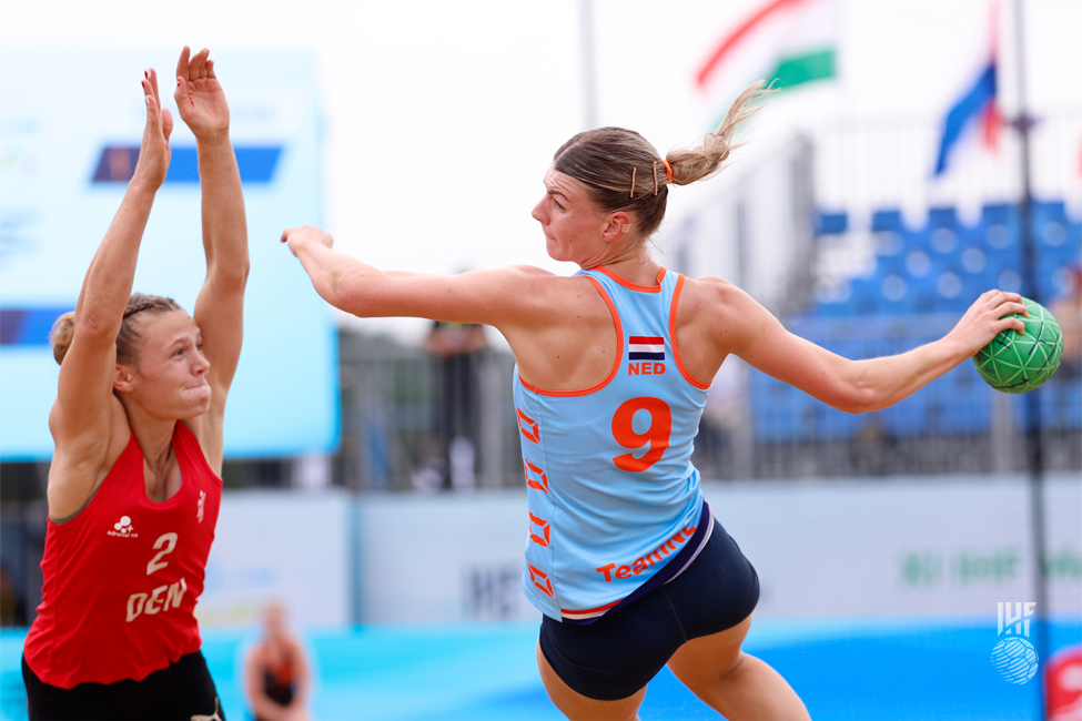 Netherlands player shooting