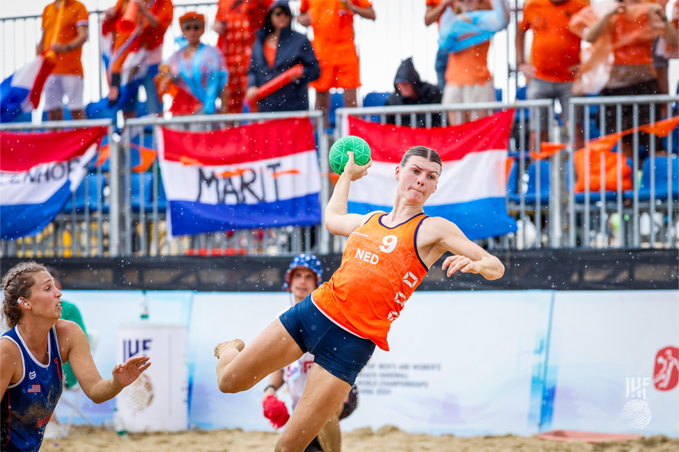 Netherlands player shooting
