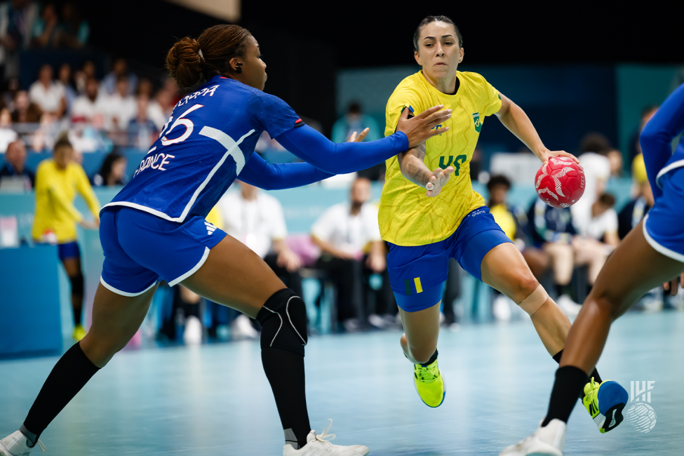 Paris 2024 women's handball France vs Brazil