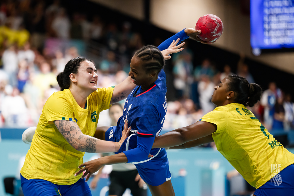 Paris 2024 women's handball France vs Brazil