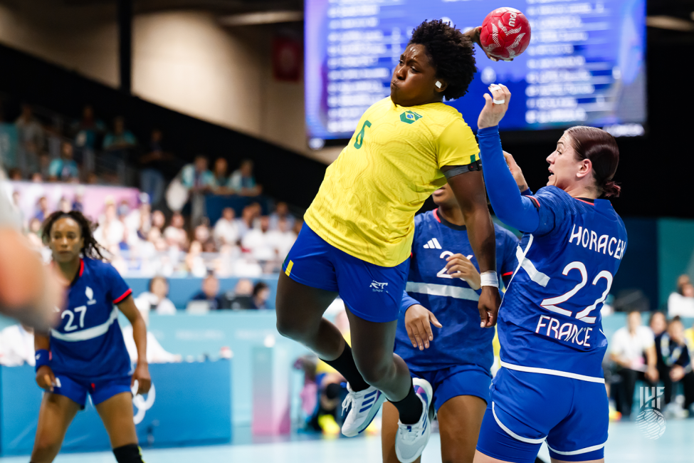 Paris 2024 women's handball France vs Brazil