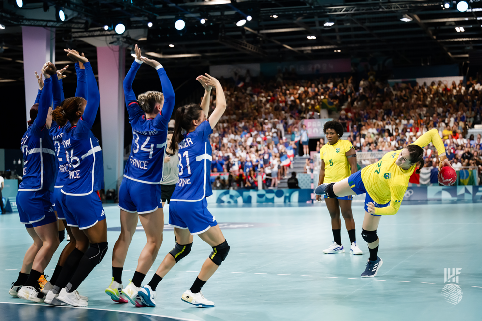 Paris 2024 women's handball France vs Brazil