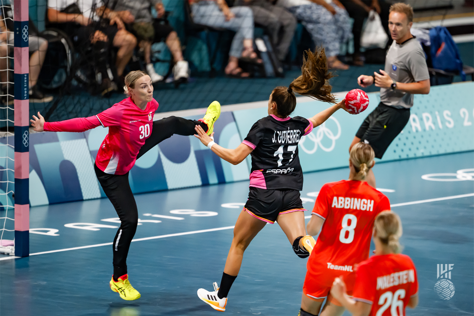 Paris 2024 women's handball Netherlands vs Spain