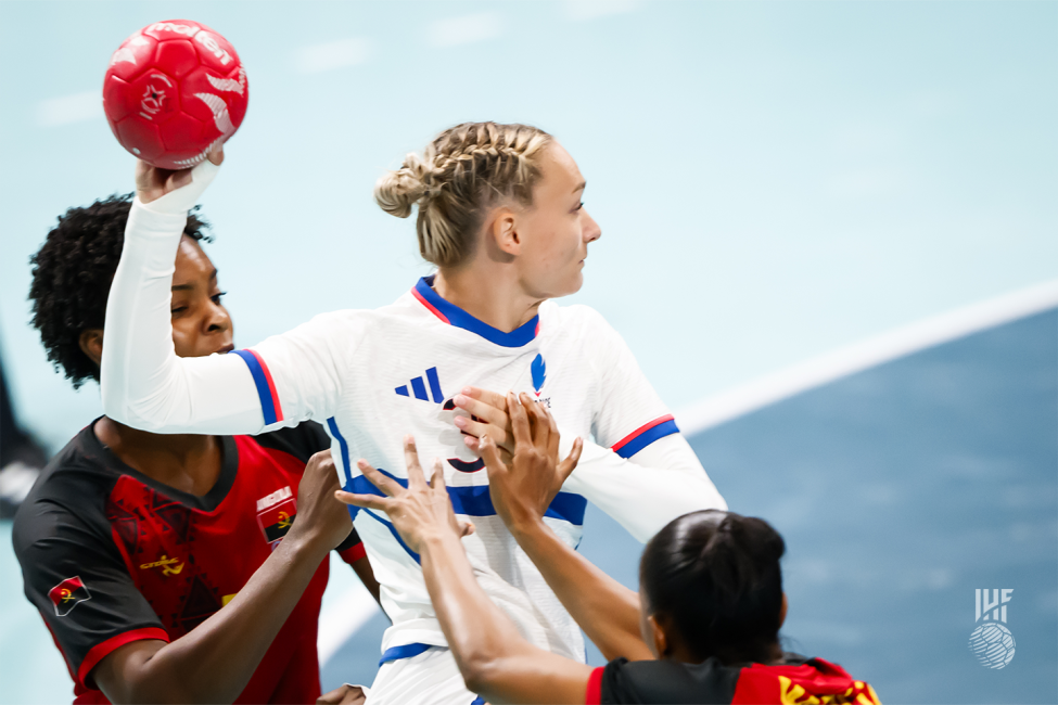 Paris 2024 women's handball Angola vs France