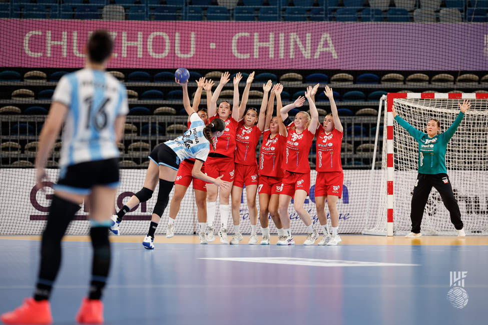 Argentina player shooting