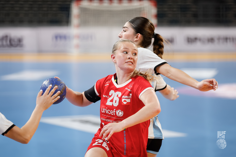 Greenland player shooting
