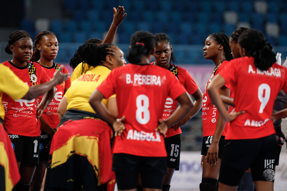 Angola team time out