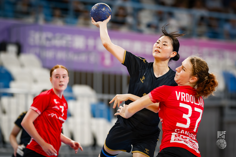 Japan player shooting