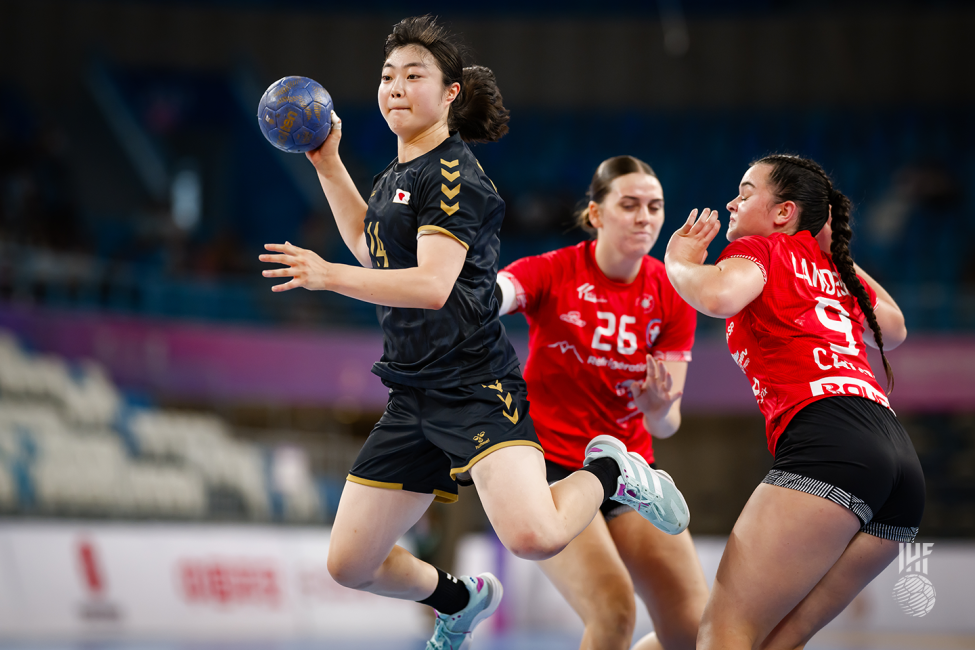 Japan player shooting
