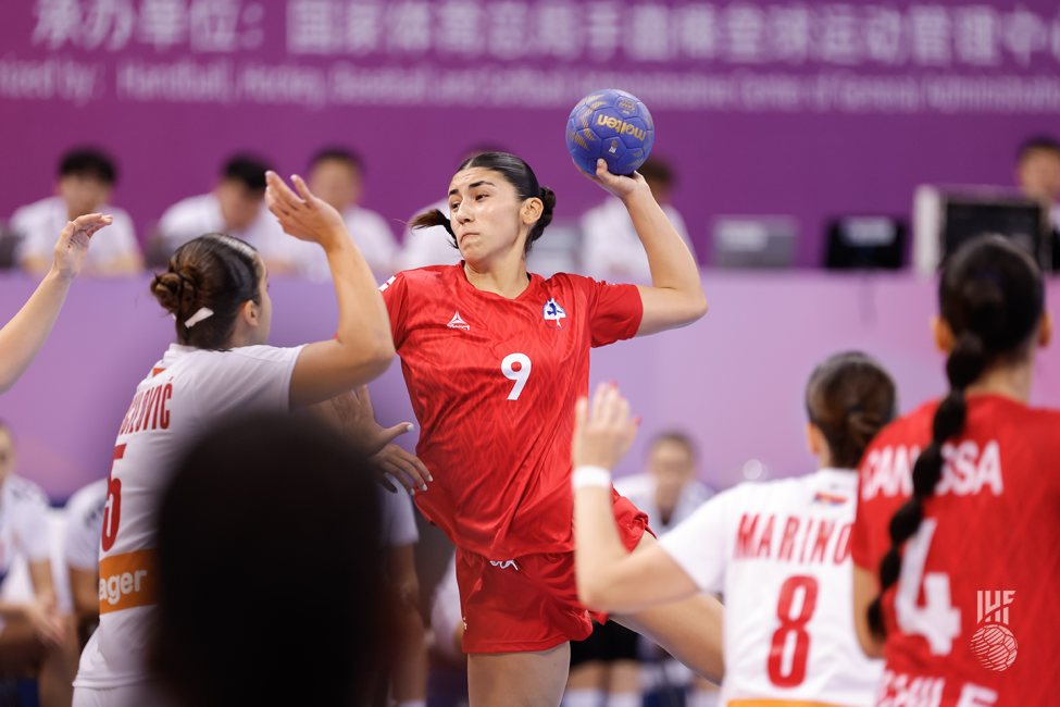 Chile player shooting