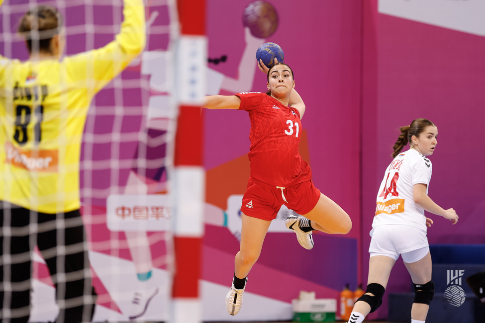 Chile player shooting