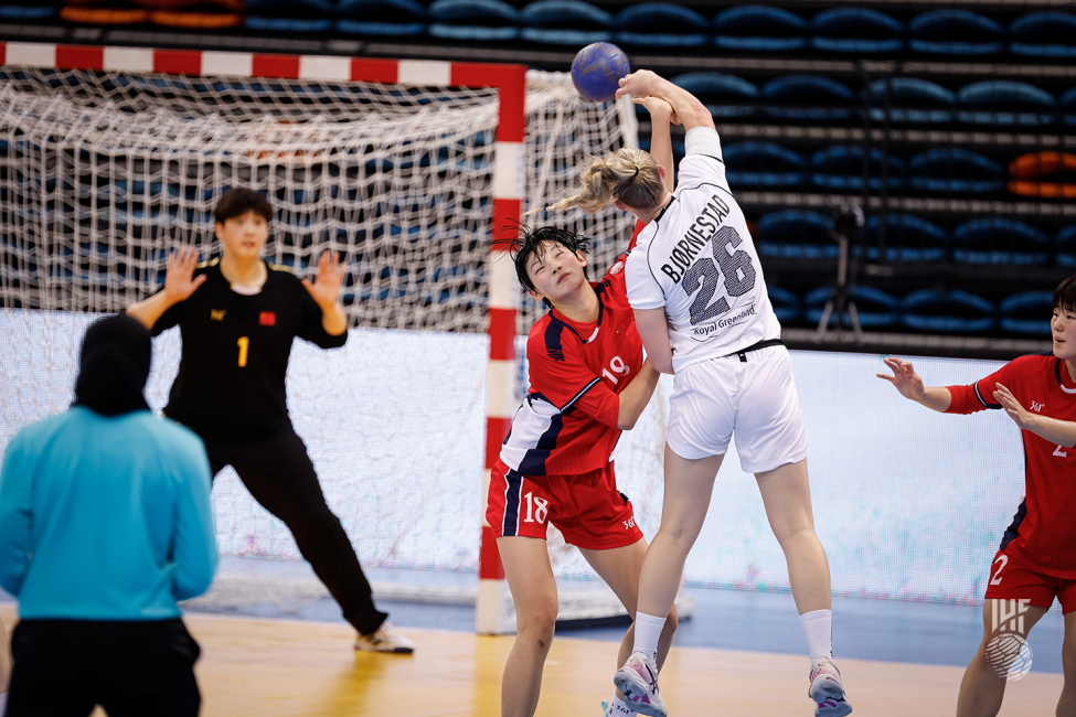 Greenland player shooting
