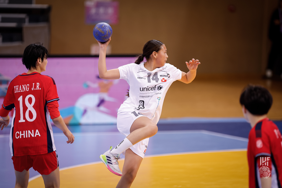 Greenland player shooting