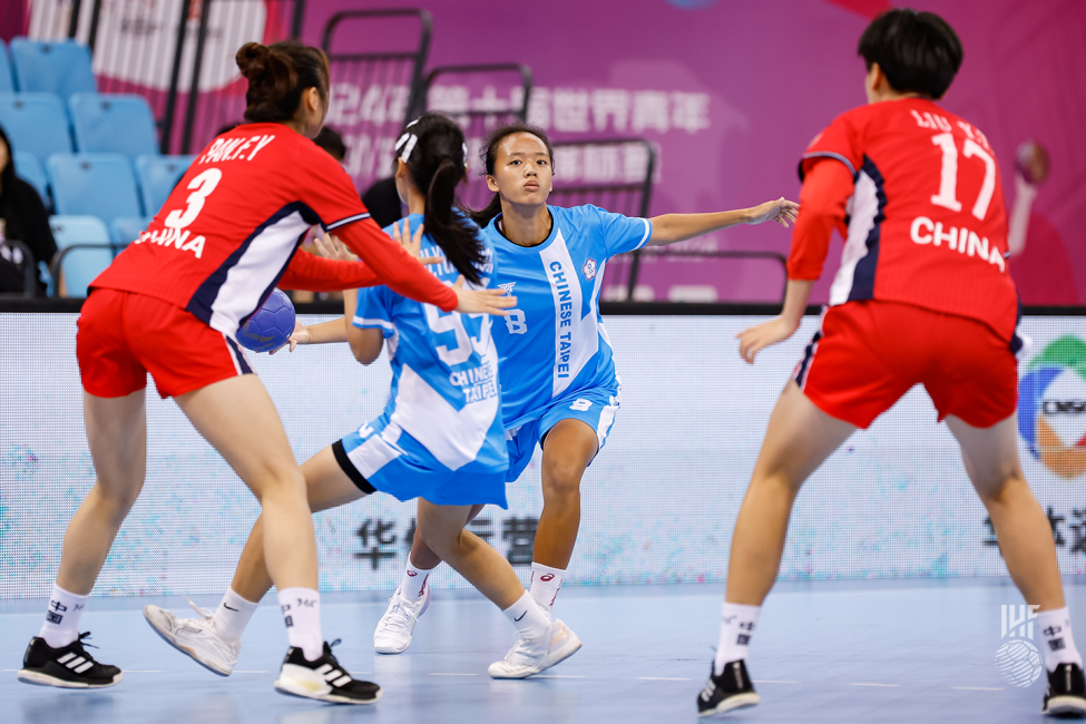 Chinese Taipei player passing