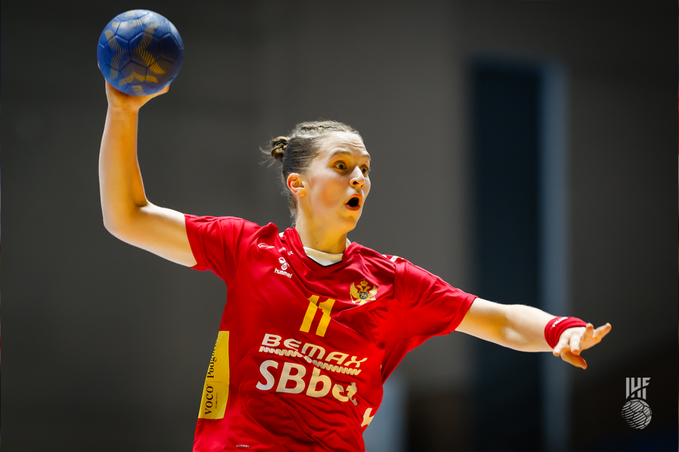 Montenegro player shooting