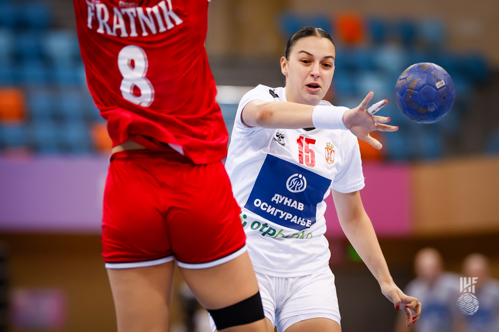 Serbia player passing