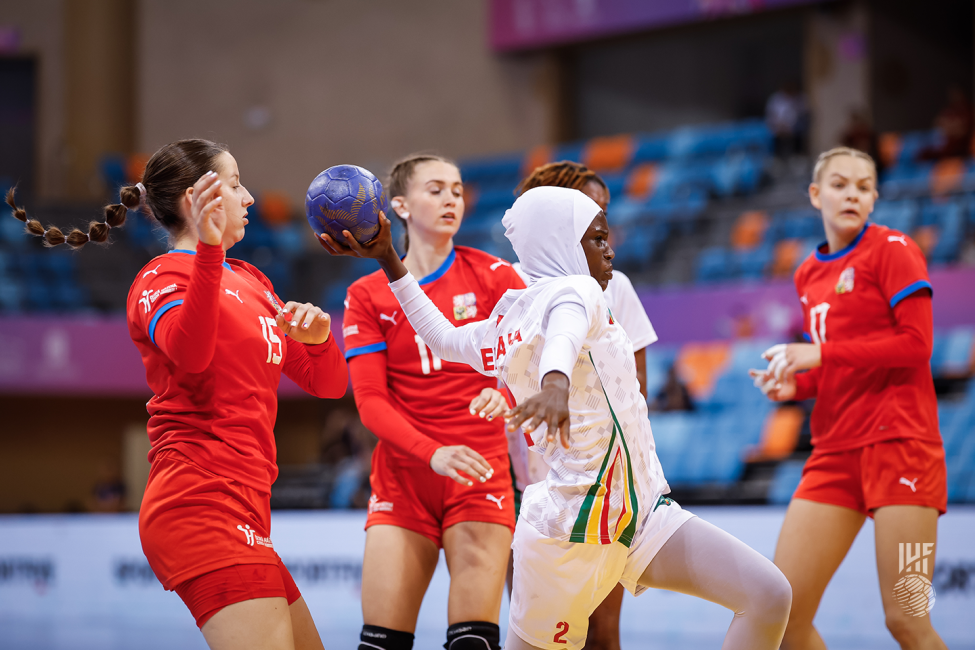 Guinea player shooting