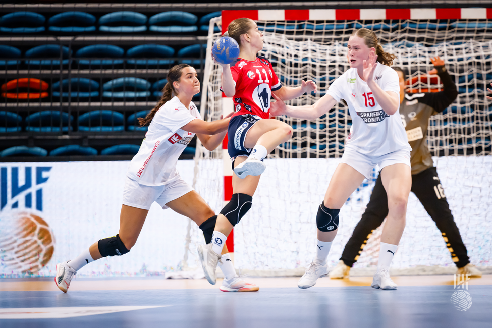 Norway player shooting