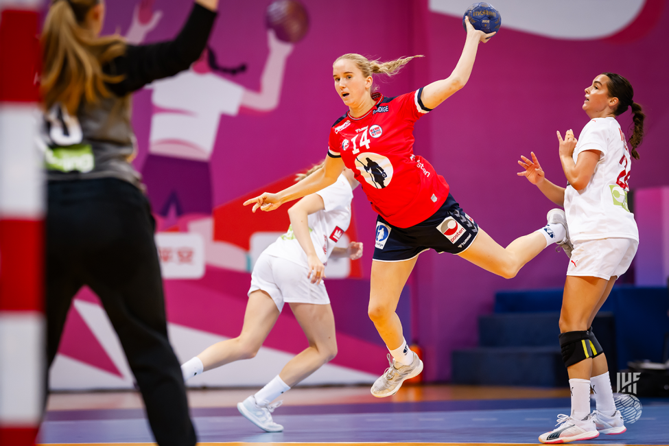 Norway player shooting