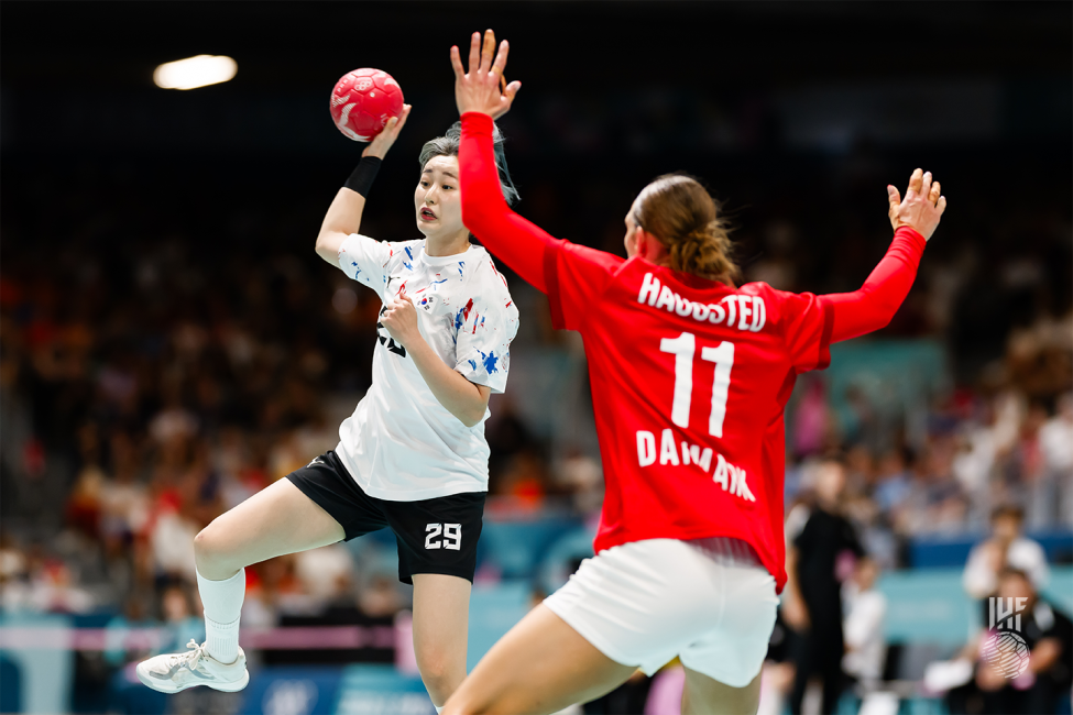 Paris 2024 women's handball Denmark vs Korea