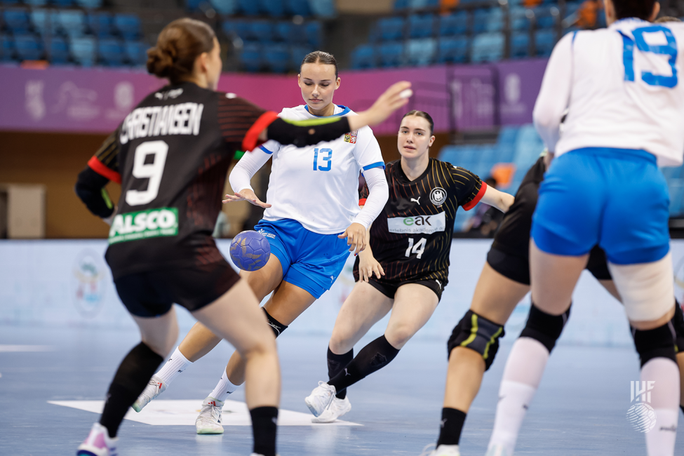 Czechia player attacking