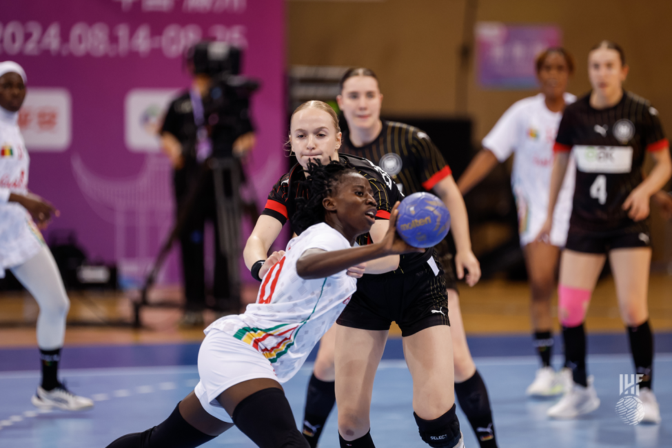 Guinea player passing