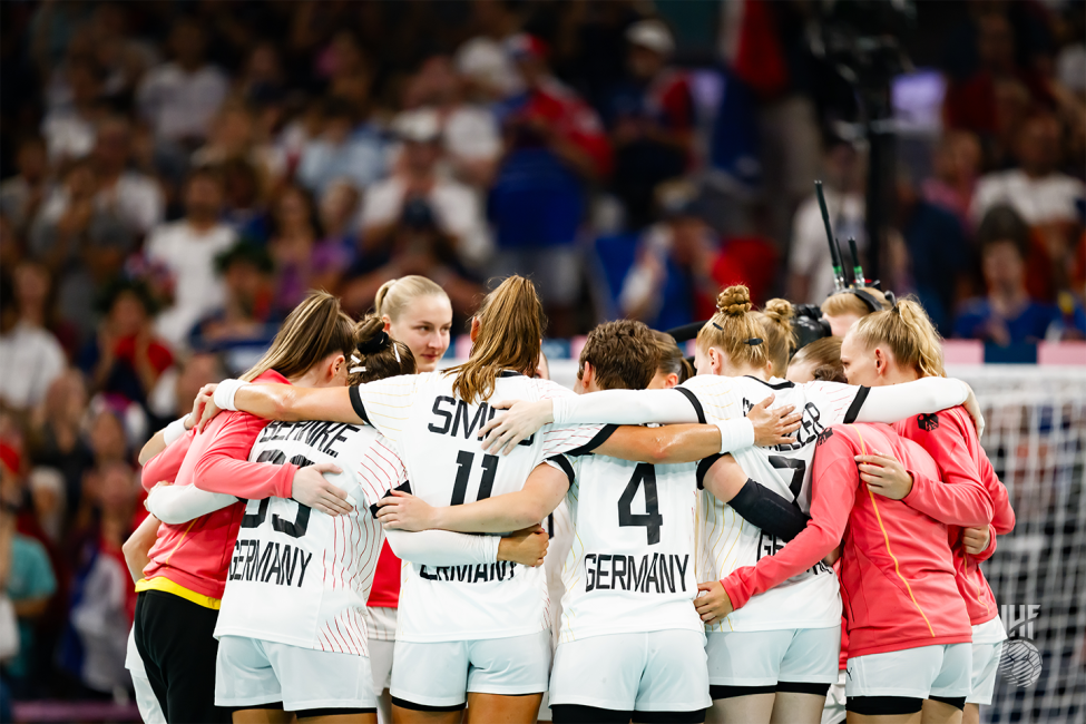 Paris 2024 women's handball France vs Germany