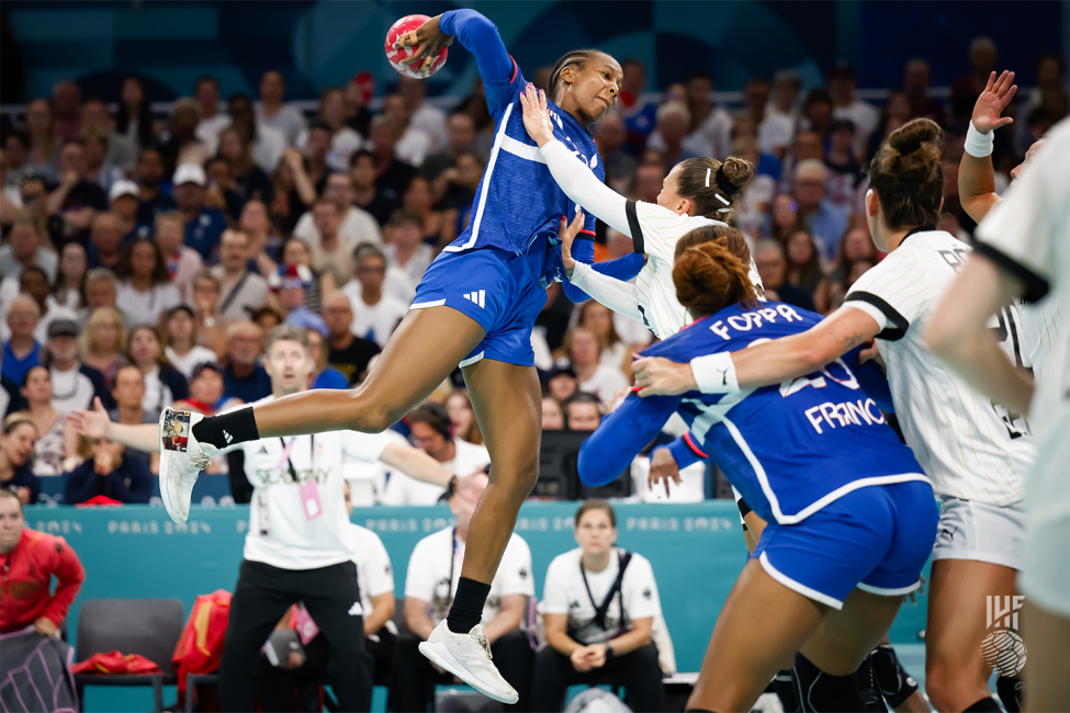 Paris 2024 women's handball France vs Germany