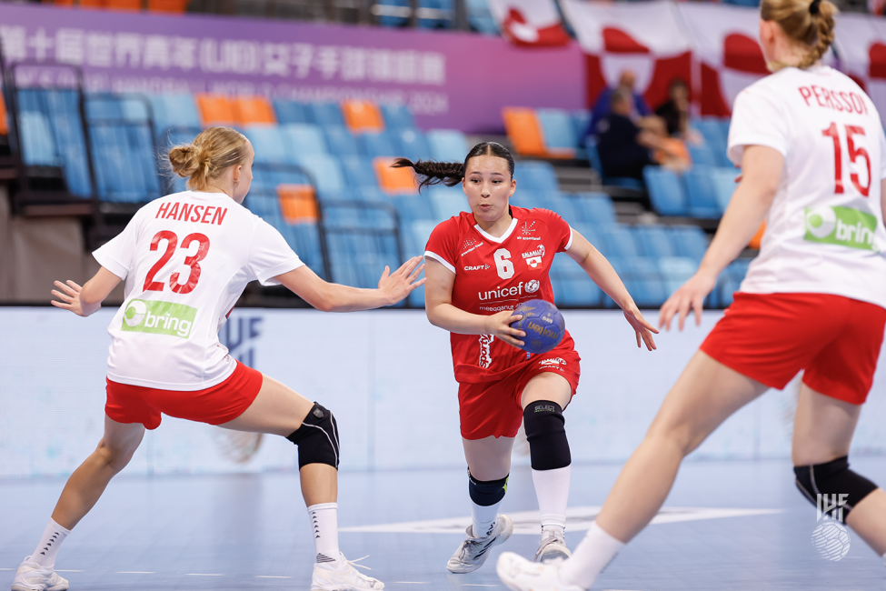 Greenland player attacking