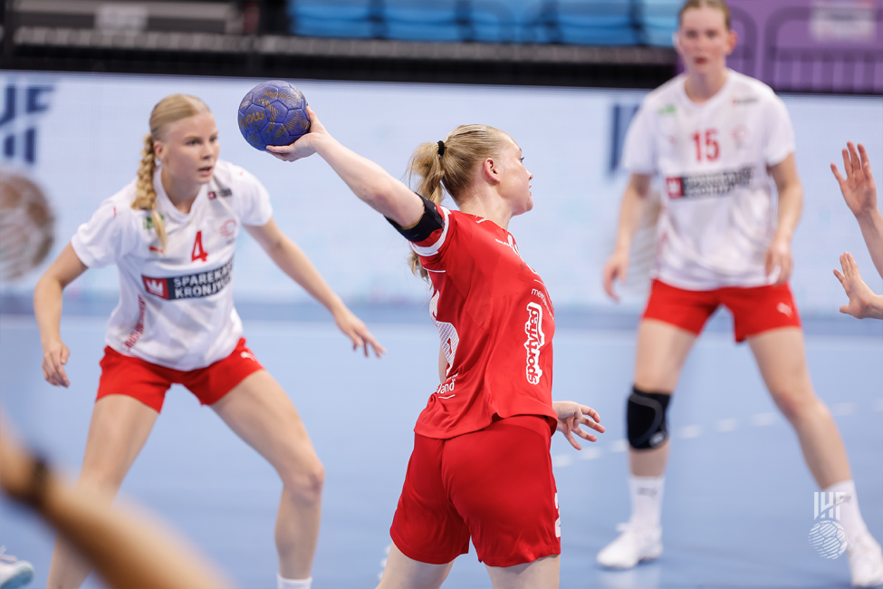 Greenland player shooting