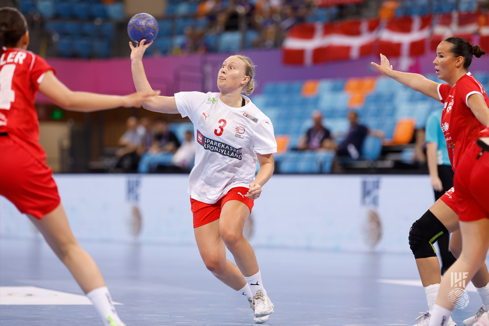 Denmark player passing