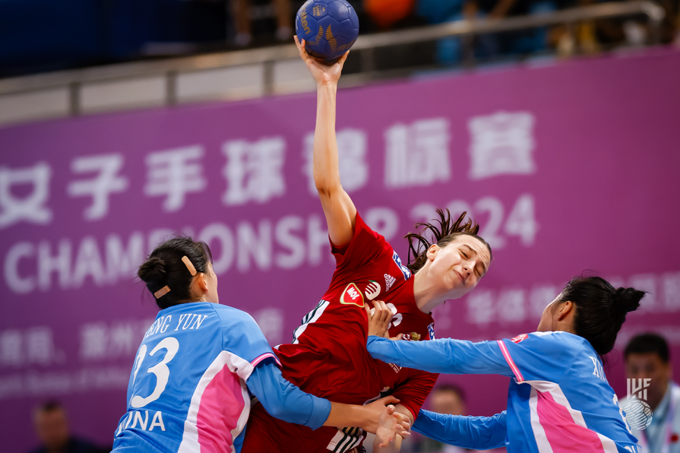 Hungary player shooting