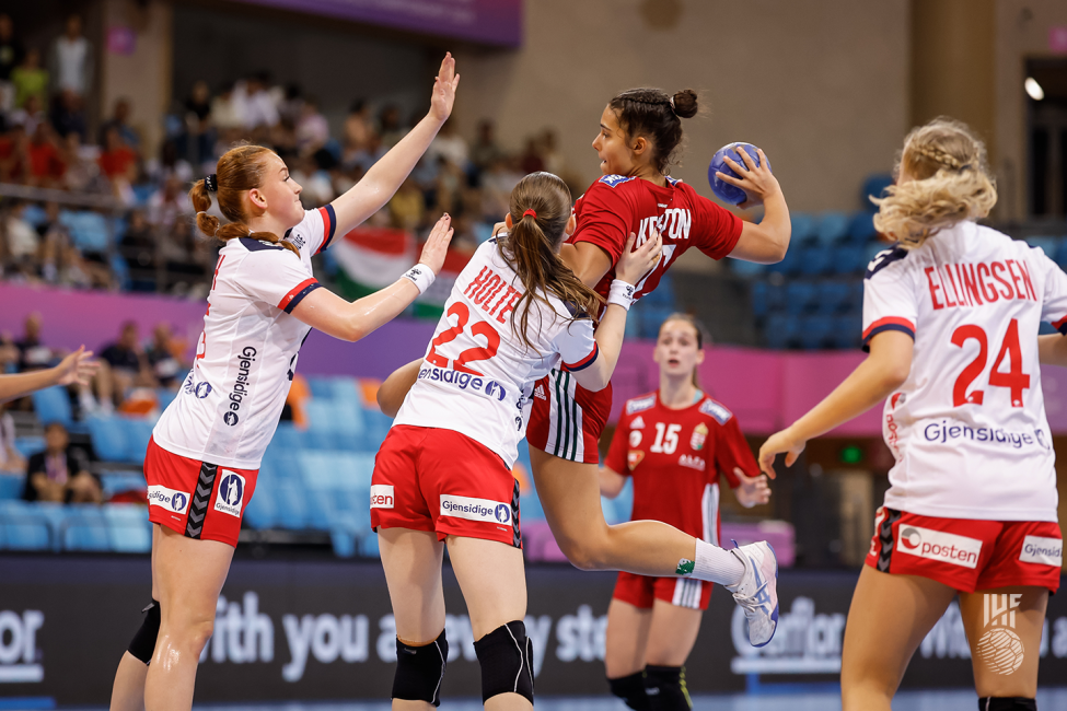 Hungary player shooting