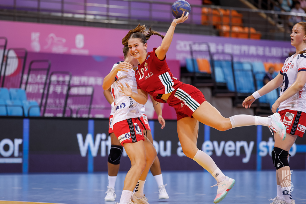 Hungary player shooting