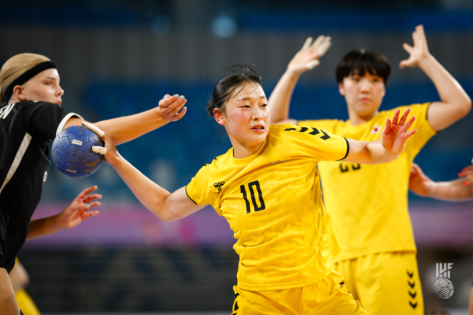 Japan player shooting