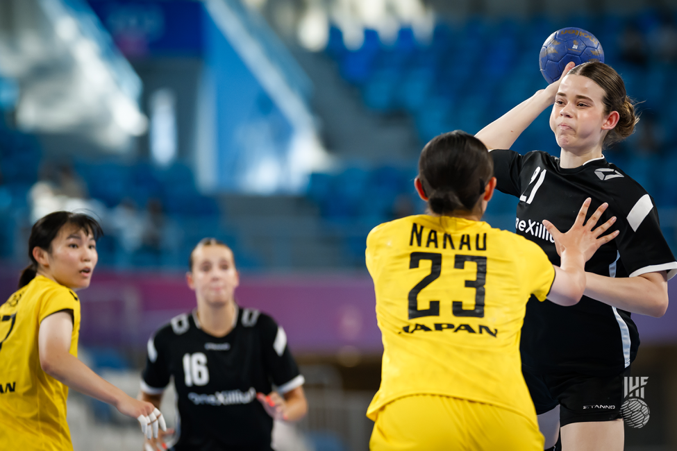 Netherlands player shooting