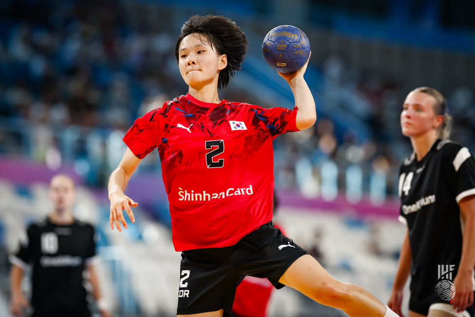 Korea player shooting