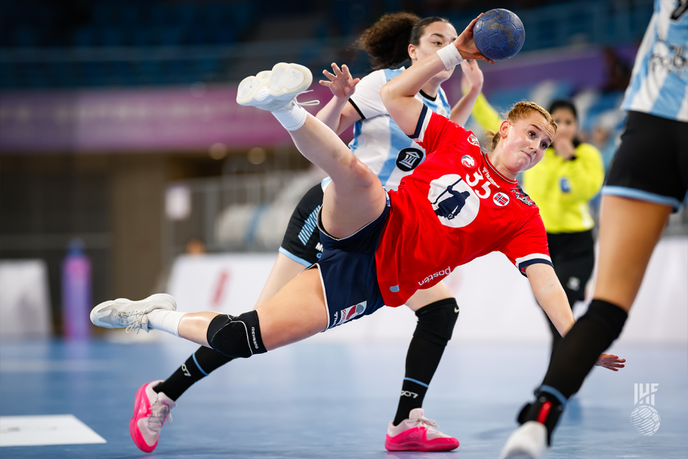Norway player shooting