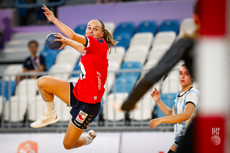 Norway player shooting