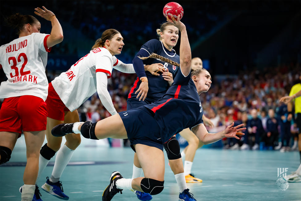 Paris 2024 women's handball Norway vs Denmark
