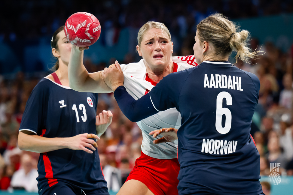Paris 2024 women's handball Norway vs Denmark